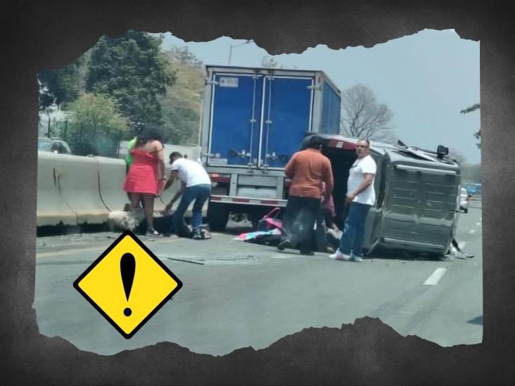 Choque y volcadura provoca caos vial en la autopista Puebla-Veracruz