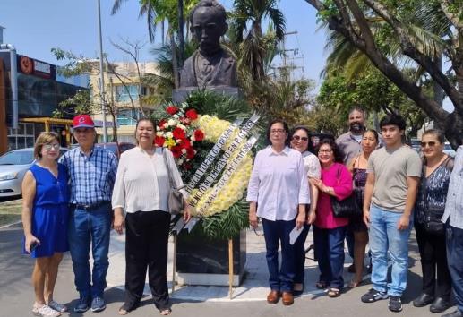 Cubanos en el puerto de Veracruz conmemoran aniversario de la defensa de Cuba ante la invasión de EU