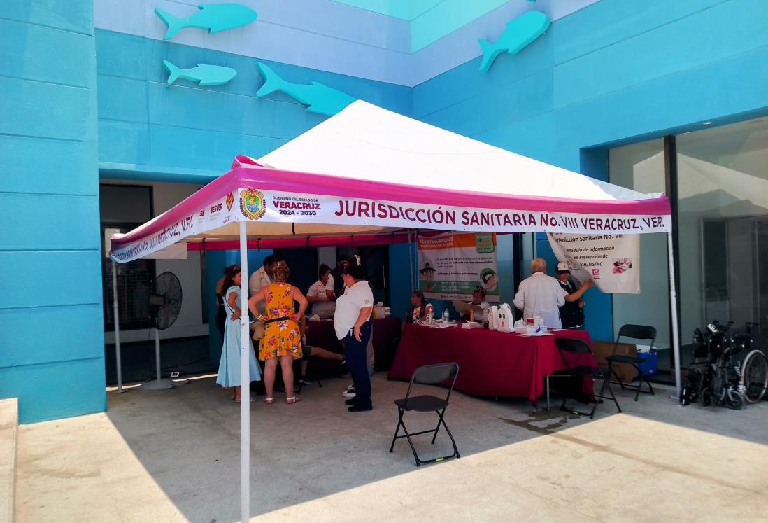 Por Semana Santa 2025 instalan módulos de atención médica y de vacunación en el acuario de Veracruz