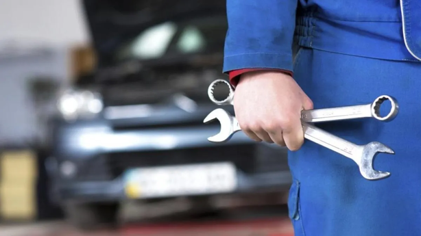 3 razones por las que puede prenderse el check engine de un auto | VIDEO