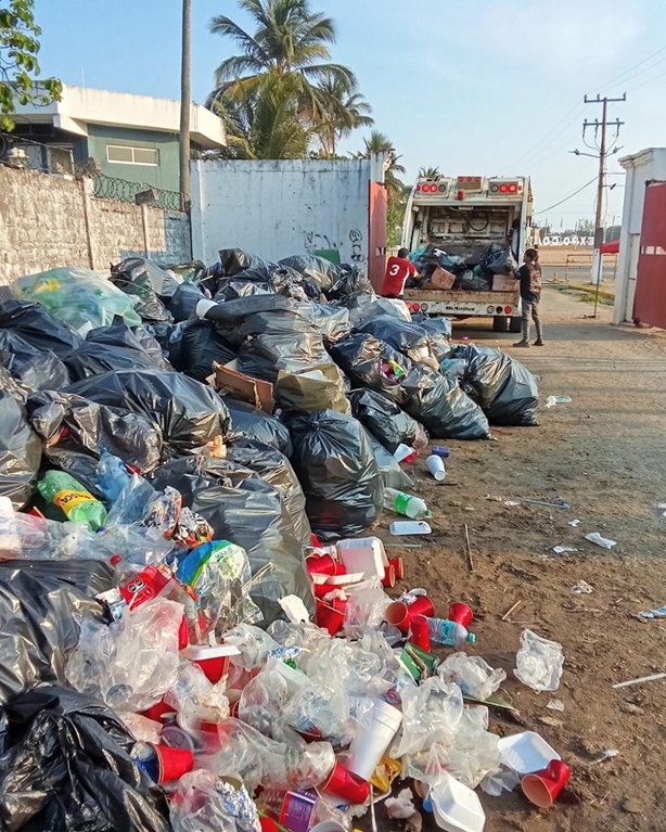 Celebración de Semana Santa dejó toneladas de basura en el Malecón; esta cantidad se recolectó