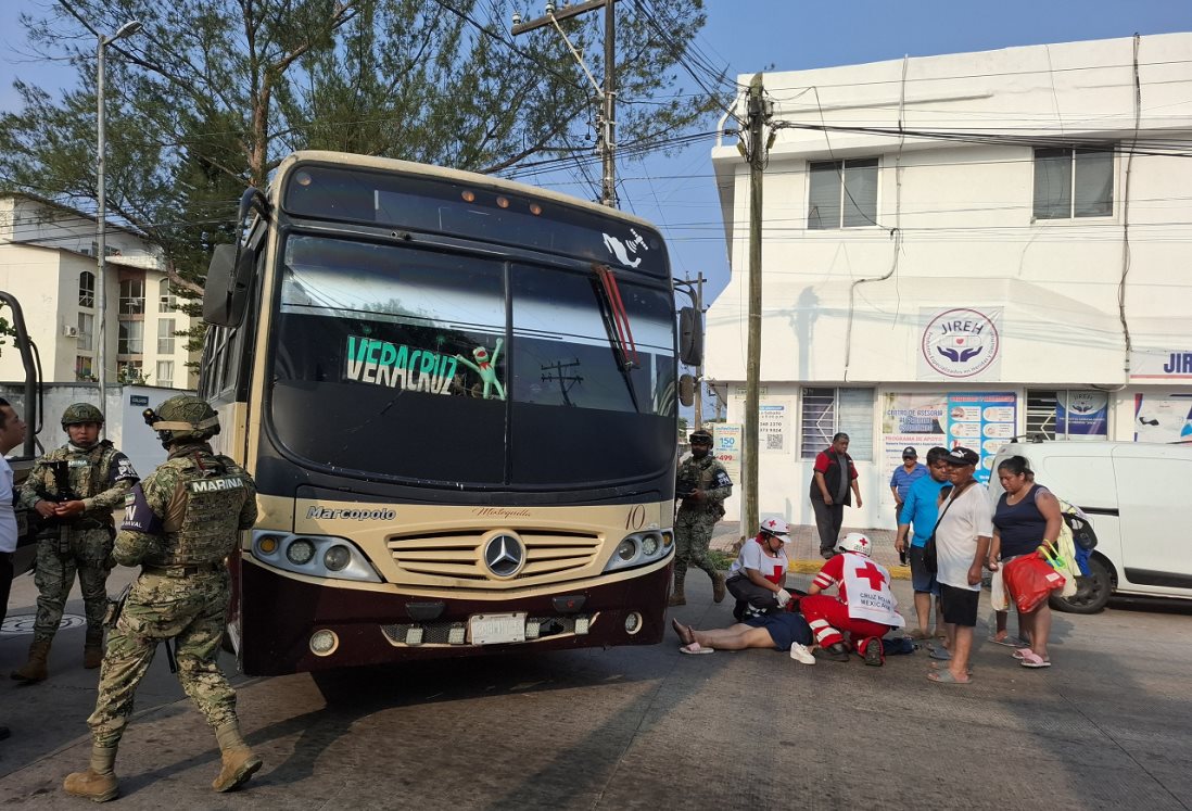 Camión de ruta Mixtequilla atropella a padre e hija en el Centro de Veracruz