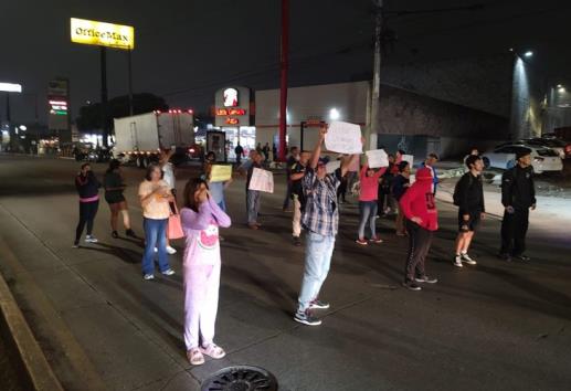 Les prometieron un centro deportivo y construyeron un cuartel; protestan en Xalapa