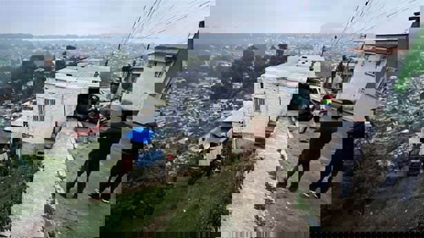 Xalapa: Camioneta fuera de control destruye barda en colonia Las Flores