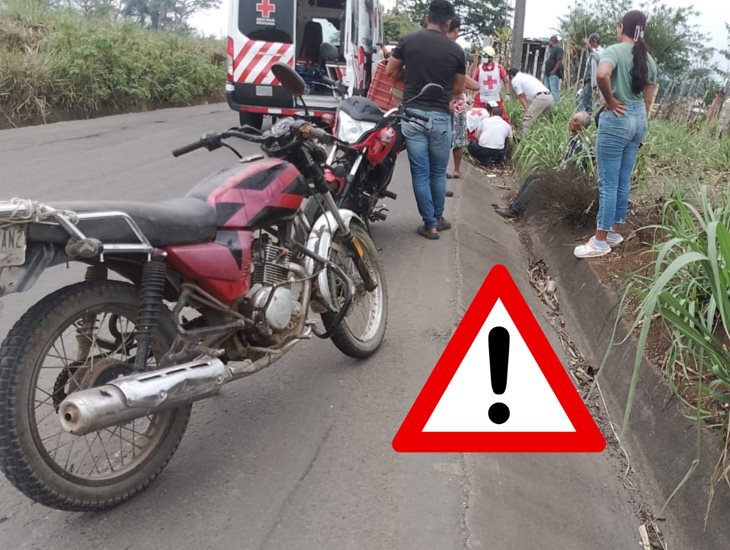 Madre e hijo pequeño son arrollados por motociclista en Córdoba; la reportan grave