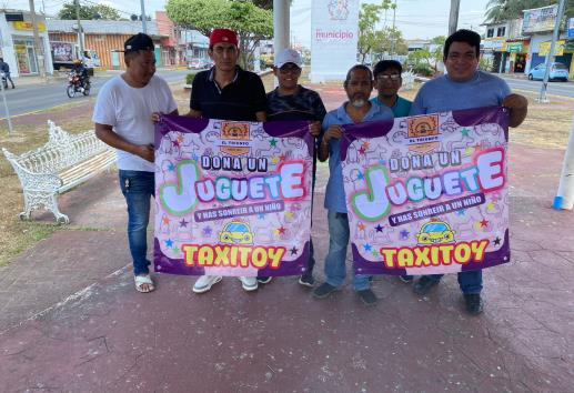 Taxistas de Minatitlán se unen en recolección de juguetes para niños de zonas rurales | VIDEO