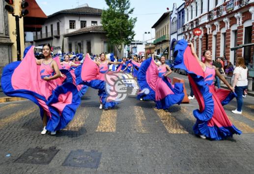 Con colorido desfile, celebran el Día Internacional de la Danza en Xalapa (+VIDEO)