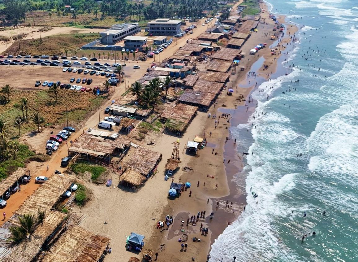 Comerciantes y restauranteros esperan repunte en playas locales por festivos y puentes escolares