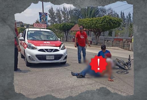 Chocan motocicleta y taxi en bulevar de Misantla; hay 2 heridos