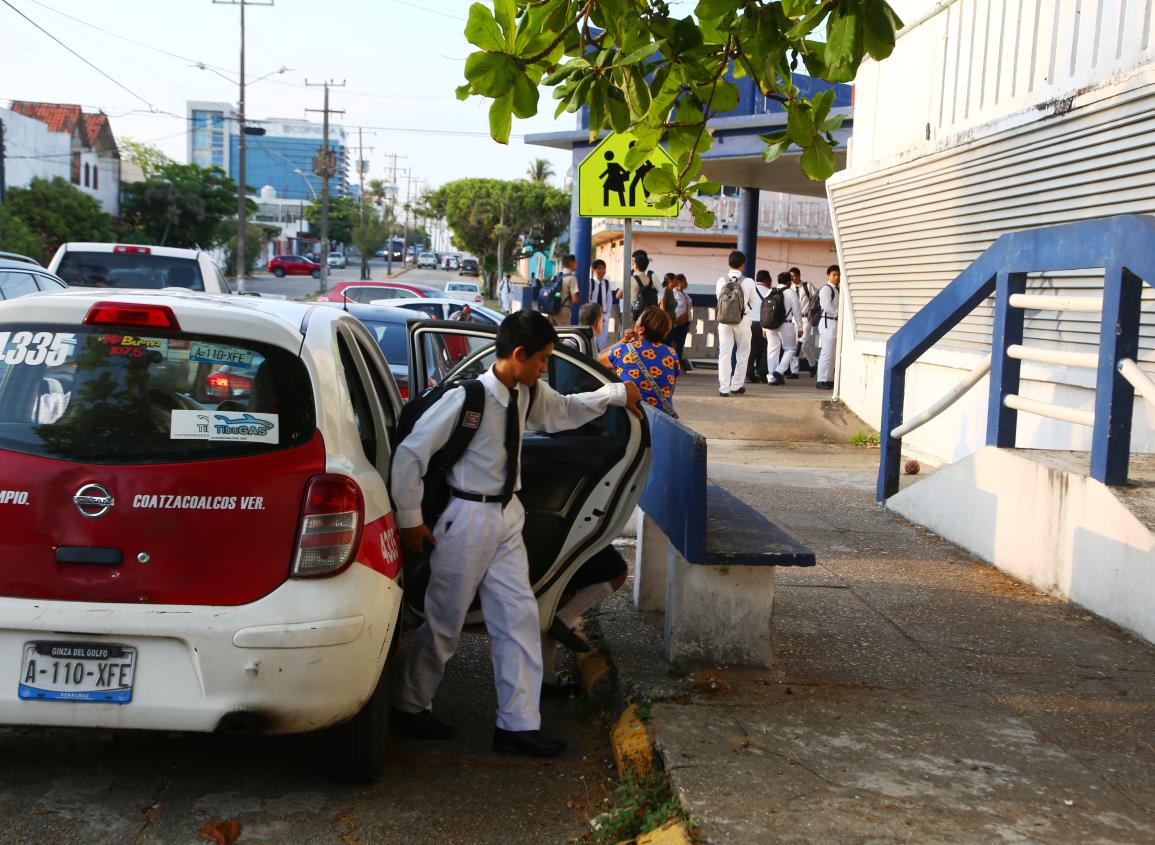 Regreso a clases beneficia al servicio de taxis y transporte urbano en Coatzacoalcos