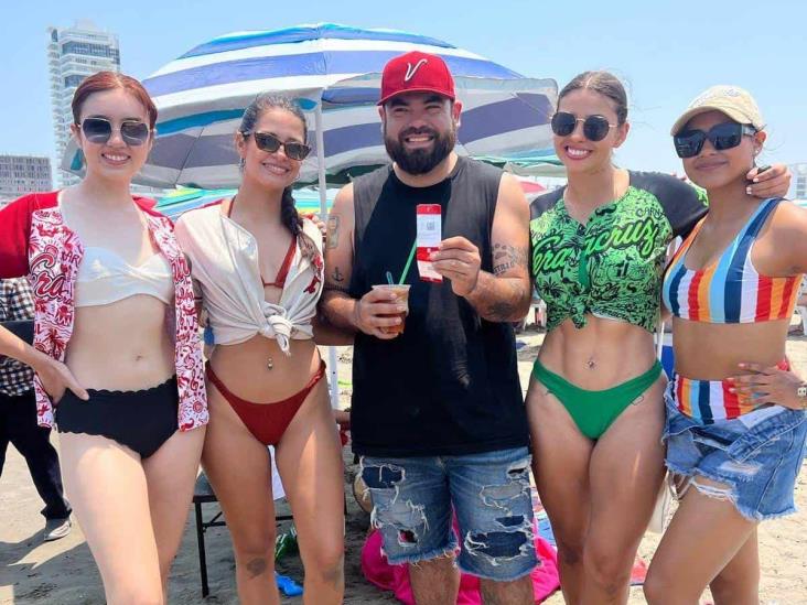 Jóvenes convierten las playas de Veracruz en su punto de encuentro