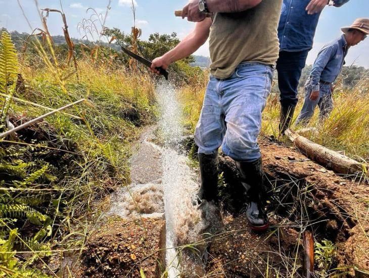 Se agudiza falta de agua en Acayucan; cierran línea general por fuga