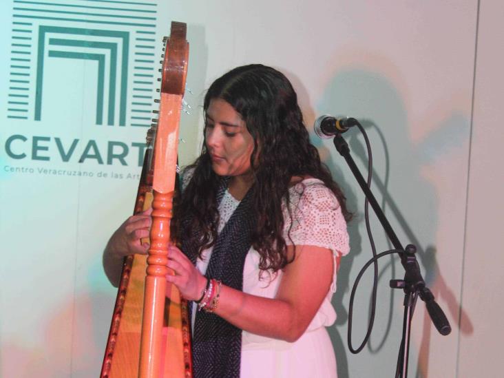 El trío musical ´Sirenas de Río´ conquistan al público con su fandango