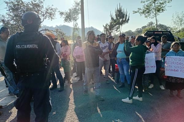 En Tlacolulan, 15 días de incendio forestal y ni una brigada; claman ayuda