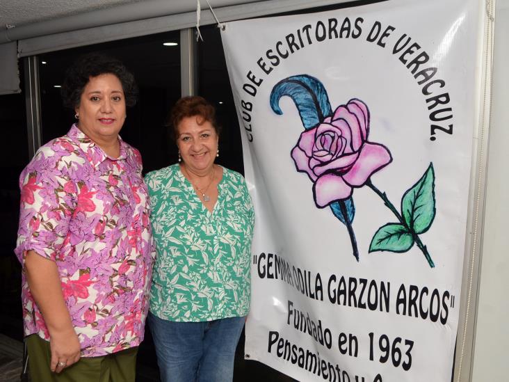 Socias del Club de Escritoras de Veracruz AC realizan reunión con temas alusivos al mes de abril