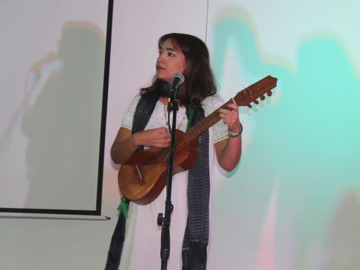 El trío musical ´Sirenas de Río´ conquistan al público con su fandango