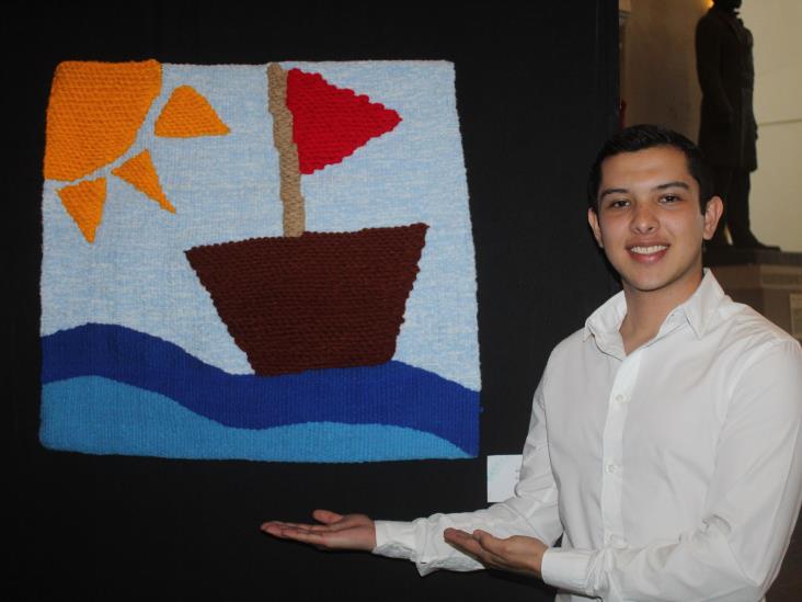 Alumnos de Talleres Libres de la UV exponen sus creaciones en tapiz