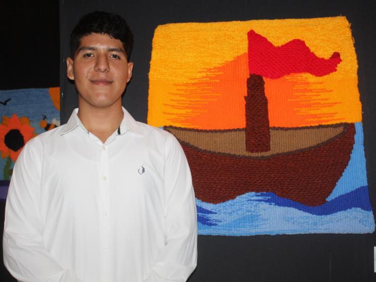 Alumnos de Talleres Libres de la UV exponen sus creaciones en tapiz