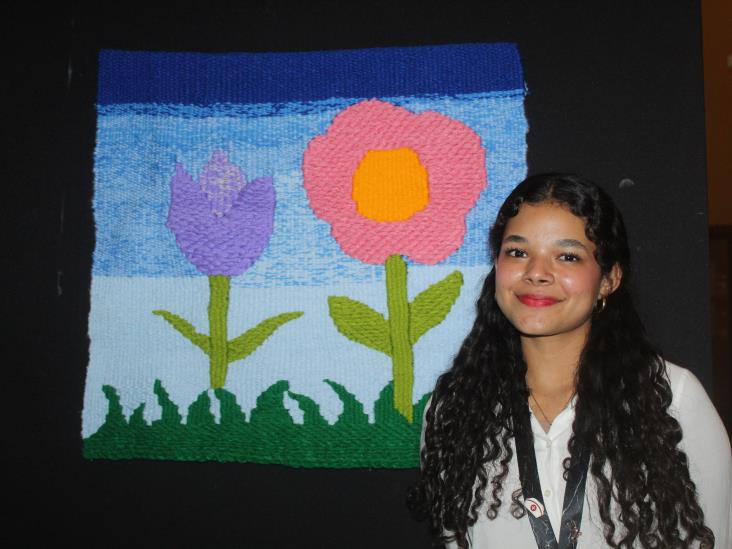 Alumnos de Talleres Libres de la UV exponen sus creaciones en tapiz