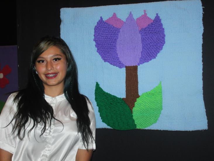 Alumnos de Talleres Libres de la UV exponen sus creaciones en tapiz