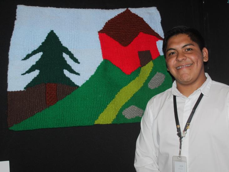 Alumnos de Talleres Libres de la UV exponen sus creaciones en tapiz