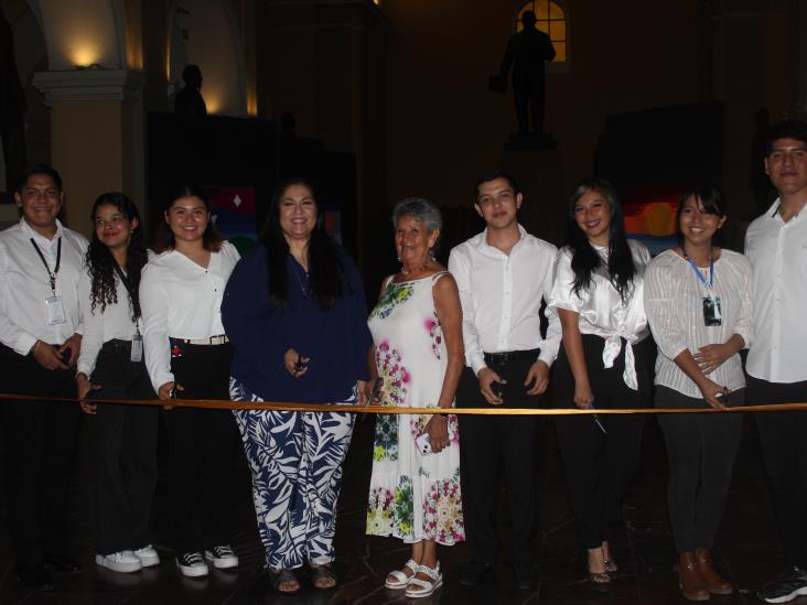 Alumnos de Talleres Libres de la UV exponen sus creaciones en tapiz