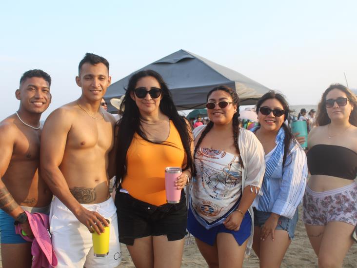 Jóvenes convierten las playas de Veracruz en su punto de encuentro