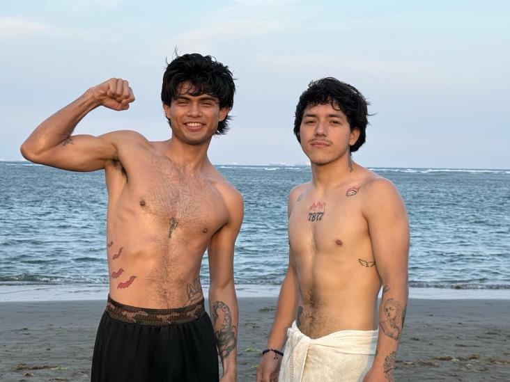 Jóvenes convierten las playas de Veracruz en su punto de encuentro