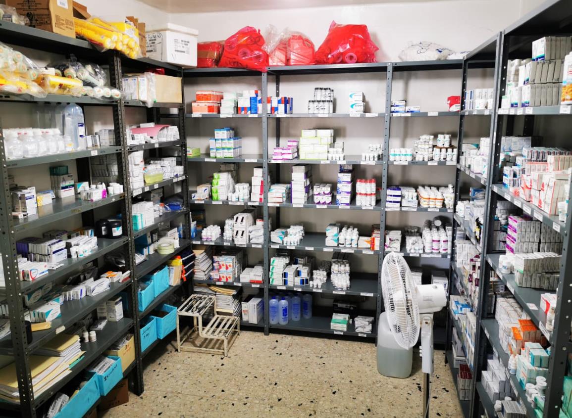 Refuerzan abasto médico con unidades móviles en Agua Dulce