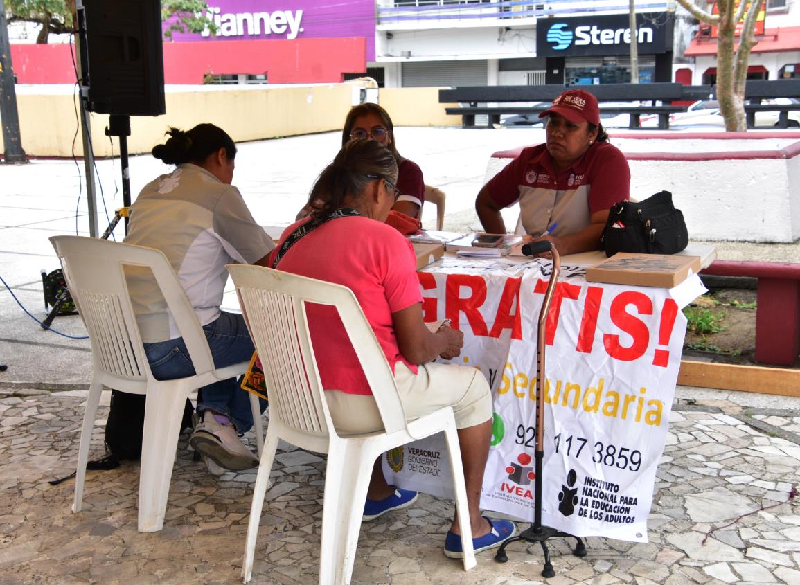Adultos mayores, los que más presentan rezago educativo en el sur de Veracruz: IVEA