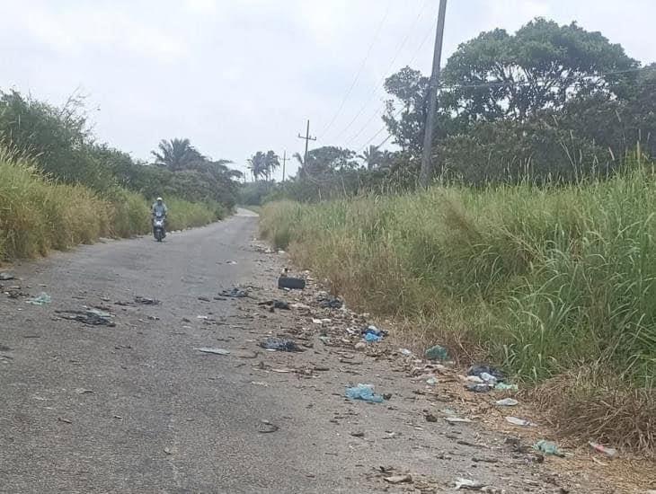 Piden la reparación del tramo carretero Nanchital-Loma encerrada 