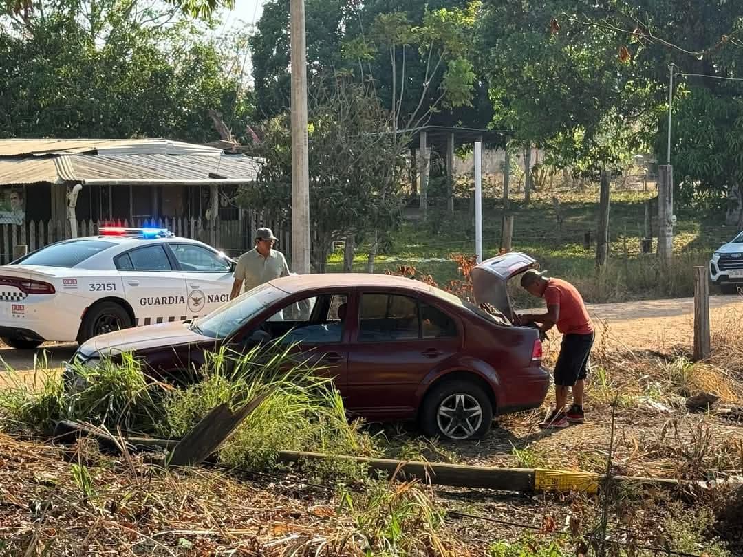 Elementos de la DEFENSA se accidentan sobre la Costera del Golfo en Acayucan 