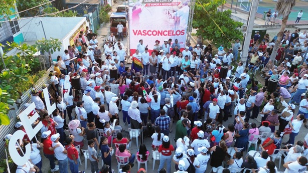 Elecciones 2025: Carlos Vasconcelos va al rescate de sectores populares de Coatzacoalcos | VIDEO