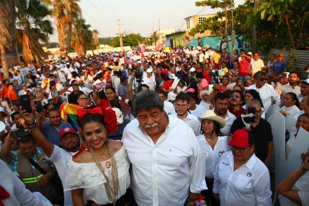 Elecciones 2025: Carlos Vasconcelos va al rescate de sectores populares de Coatzacoalcos | VIDEO