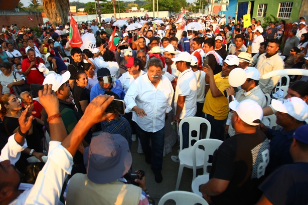 Elecciones 2025: Carlos Vasconcelos va al rescate de sectores populares de Coatzacoalcos | VIDEO