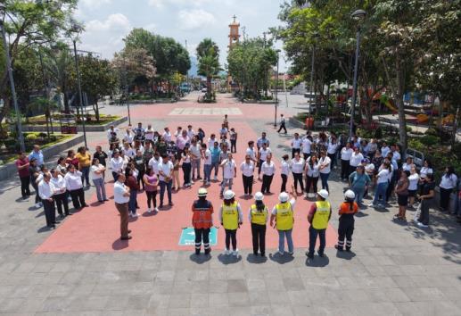 Habitantes de Ixtaczoquitlán participan del Primer Simulacro Nacional 2025