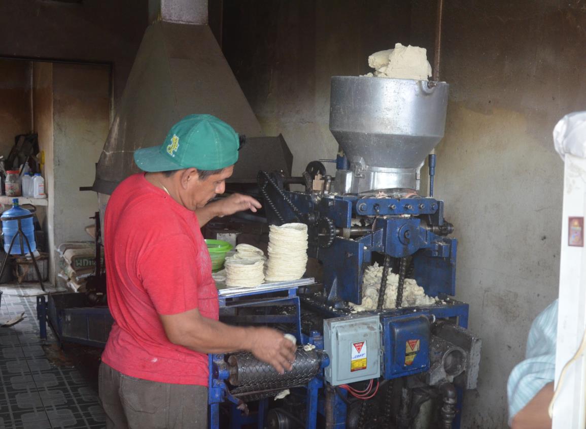 Acusan robo en venta de tortillas; faltan hasta 80 gramos por kilo