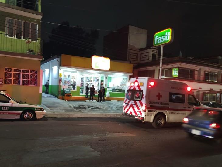 ¡Héroe! Cliente se enfrenta a ladrón armado en tienda Fasti de Xalapa