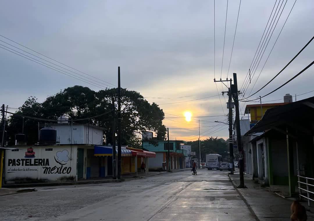 Llaman a habitantes de Moloacán a evitar golpes de calor