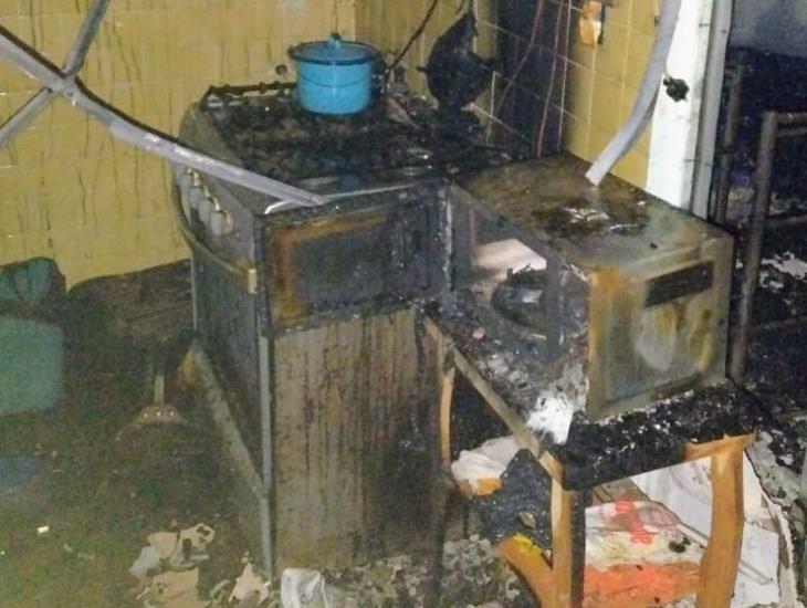 Familia de Nanchital pierde todo su patrimonio tras un incendio en su domicilio