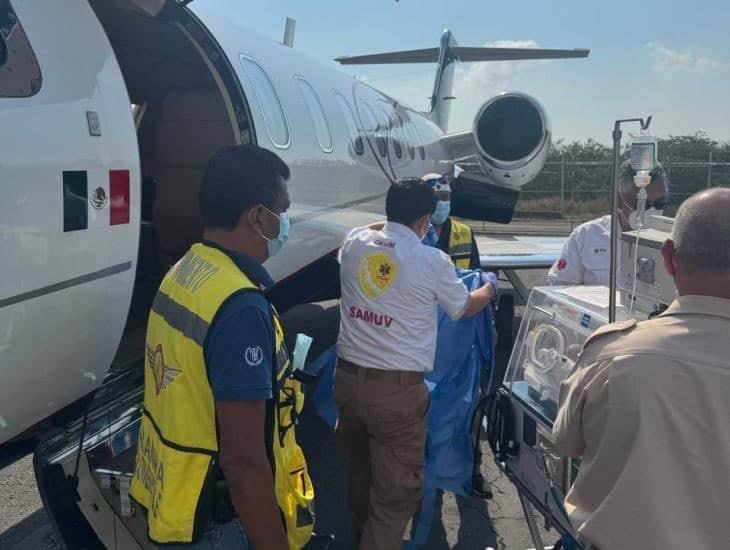 Trasladan a bebé de Coatzacoalcos hasta Monterrey para salvar su vida