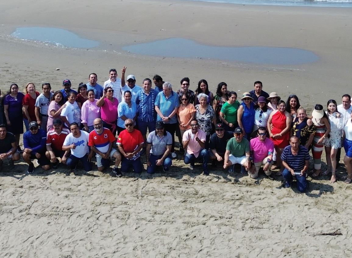 Con amena convivencia en la playa de Coatzacoalcos, Diario del Istmo festeja su 46 aniversario