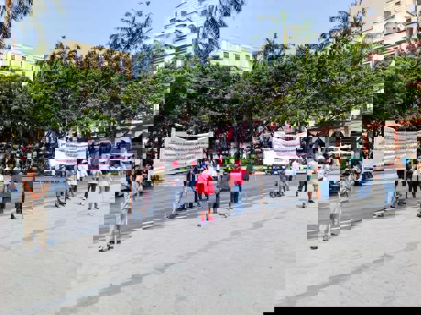 Extrabajadores del SAS se manifiestan en el centro histórico de Veracruz