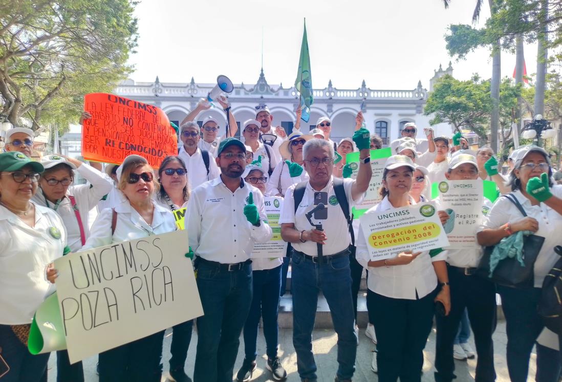 Jubilados y trabajadores activos del IMSS piden aumento salarial del 10%