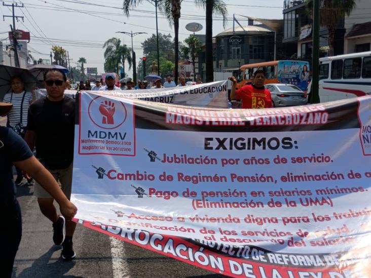 En Orizaba, maestros alzan la voz contra pensiones injustas (+Video)