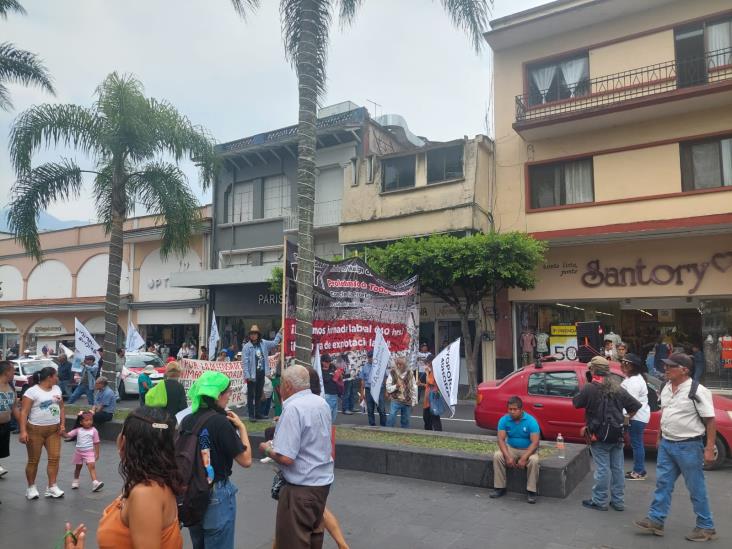 De Río Blanco a Orizaba, marchan exigiendo una jornada laboral digna