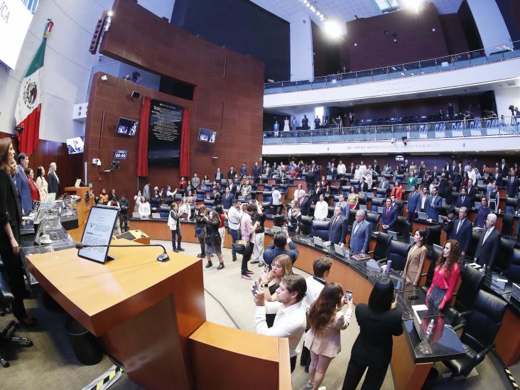 Senado avala permitir que funcionarios de CFE, Pemex y SAT porten armas