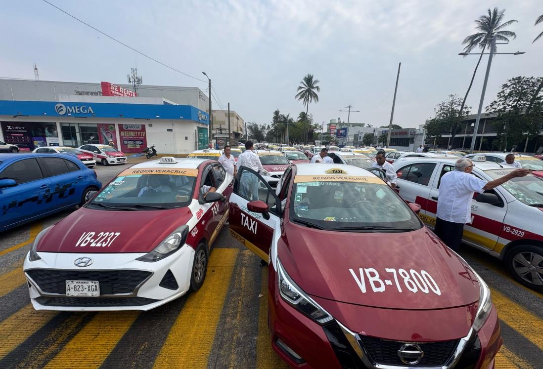 Taxistas de Veracruz realizan caravana en el Día del Trabajo; piden créditos blandos y mayor seguridad