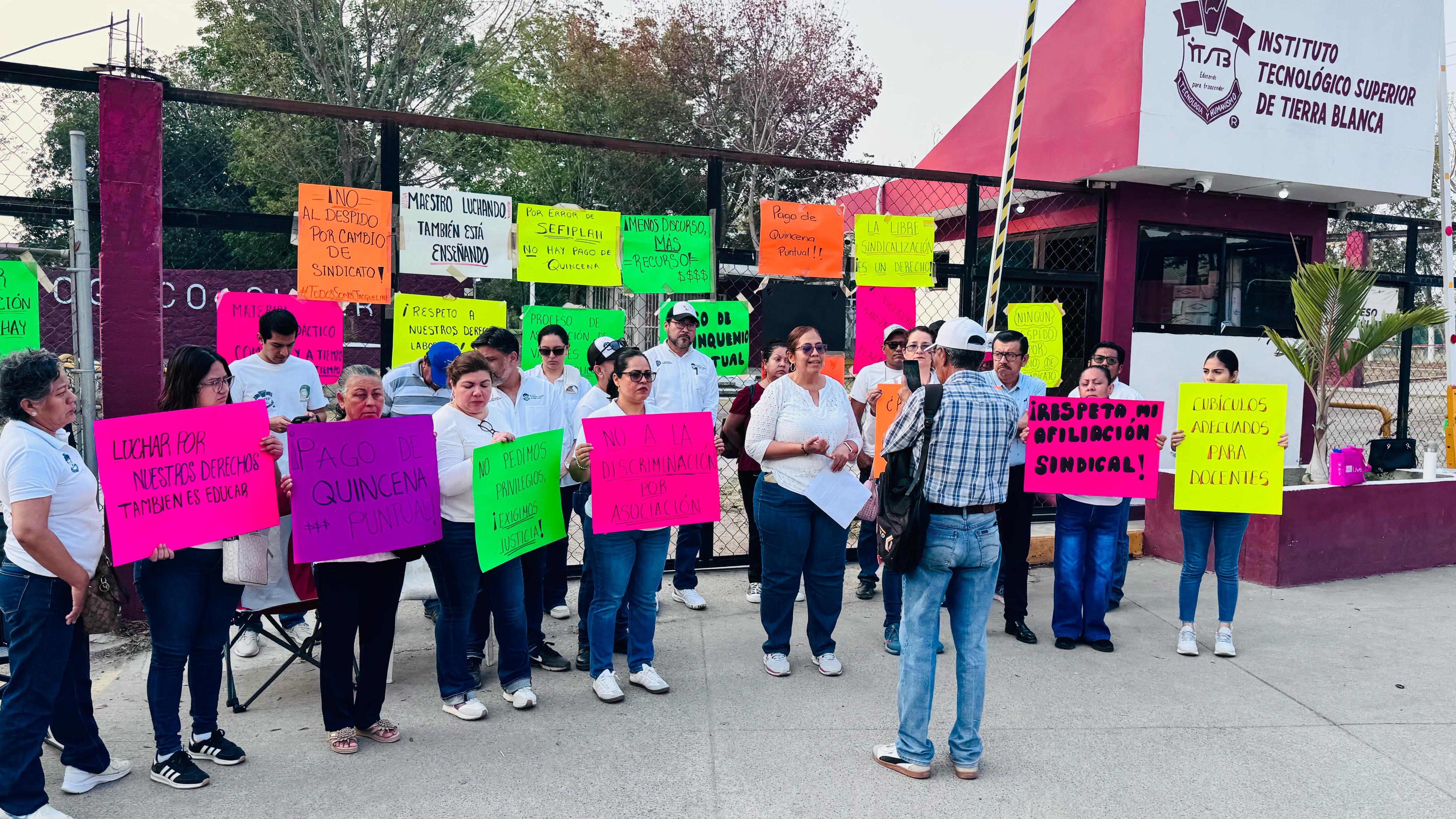 Sindicalizados toman el Tecnológico de Tierra Blanca; acusan falta de pagos