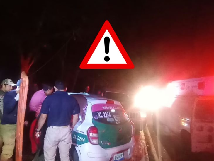 ¡Perdió el control! vuelca taxi en la carretera Xalapa-Misantla 